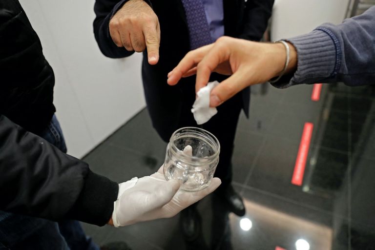 طبيب لبناني يكافح كورونا