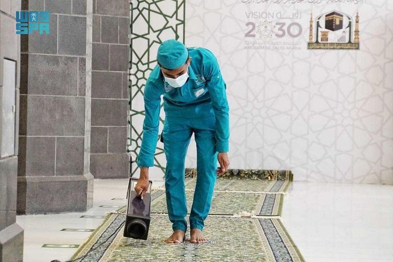 المسجد الحرام يستعد لاستقبال المعتمرين بأول جمعة في رمضان المسجد الحرام يستعد لاستقبال المعتمرين بأول جمعة في رمضان