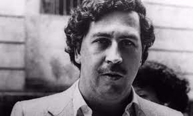 تاجر المخدرات الكولومبي بابلو إسكوبار ضمن أثرياء العالم يوشياكي تسوتسومي أغنى ملياردير في العالم في 1987