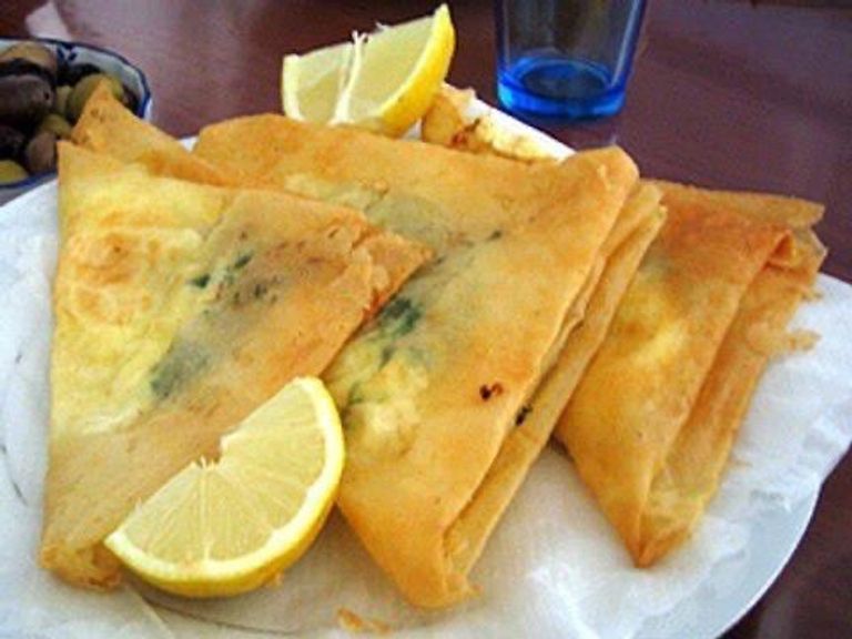 المائدة التونسية عامرة بصنوف شتى من الأطعمة في رمضان