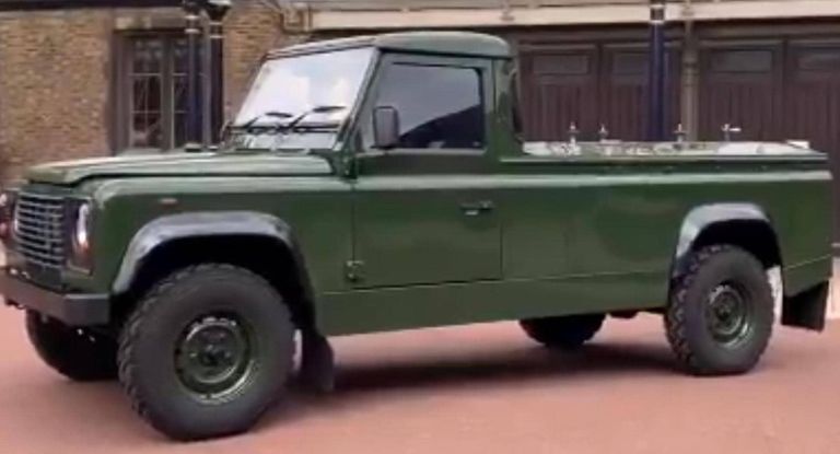 سينقل نعش فيليب إلى كنيسة سانت جورج على لاند روفر من تصميمه