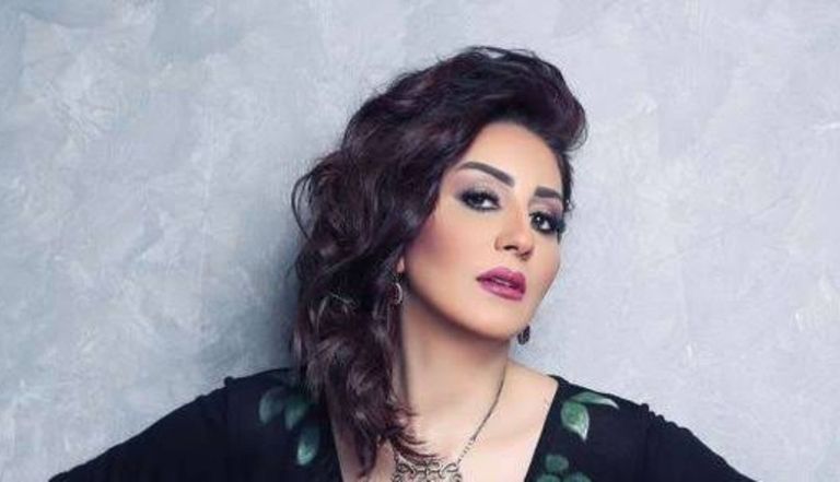 النجمة المصرية وفاء عامر