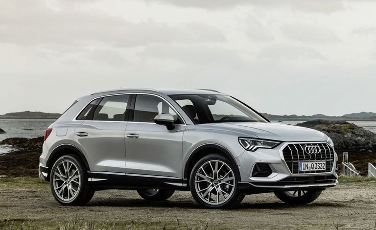 أودي Q3 كاديلاك XT4