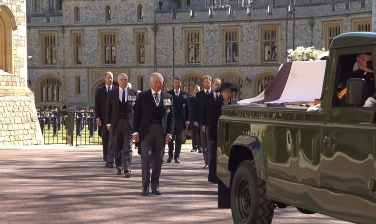 وصول جثمان الأمير فيليب إلى كنيسة القديس جورج