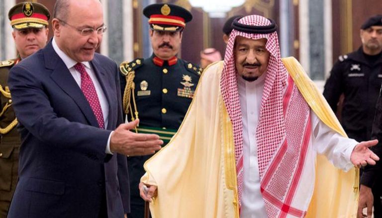 العاهل السعودي والرئيس العراقي في لقاء سابق