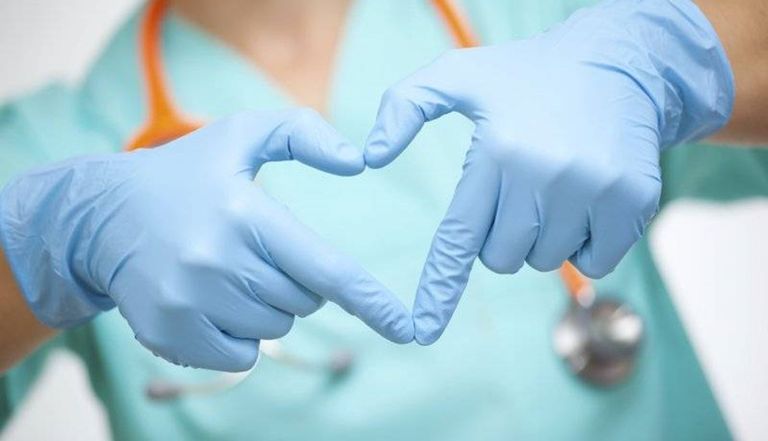 مبادرة "عطايا" الإماراتية تدعم فرق التمريض حول العالم بـ"منح دراسية" شعار مبادرة عطايا الإماراتية