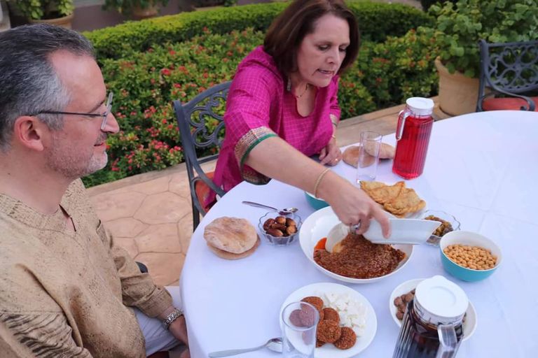 السفير الأمريكي بالخرطوم وزوجته