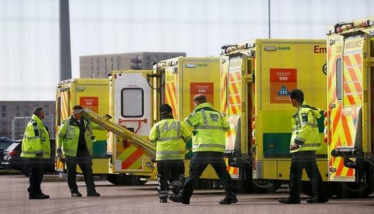 سيارات إسعاف لنقل مصابي كورونا في بريطانيا- أرشيفية