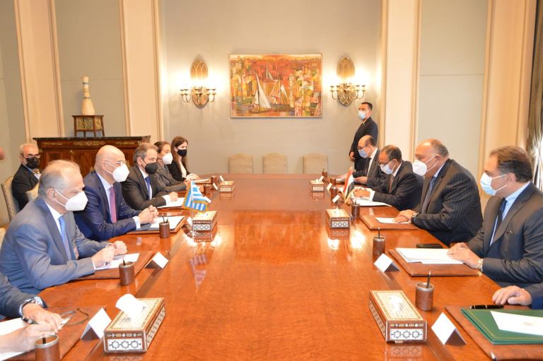 سامح شكري في استقبال نظيره اليوناني بالقاهرة