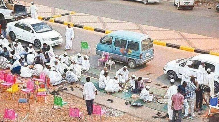 إفطار رمضاني سوداني على الطريق