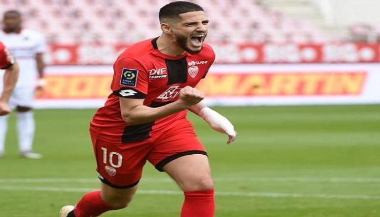 ياسين بنزية لاعب ديجون الفرنسي