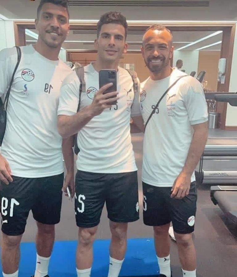 أحمد سيد "زيزو" رفقة لاعبي الأهلي محمد مجدي "قفشة" ومحمد شريف