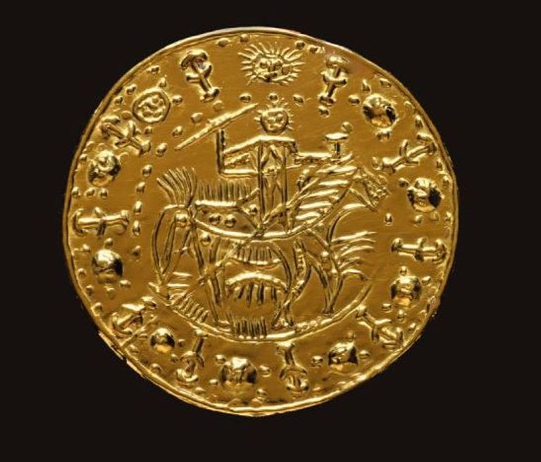 جانب من المعروضات بالمزاد