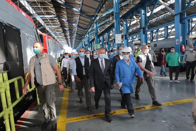 جولة تفقدية لوزير النقل المصري، بورش صيانة وعمرات أسطول جرارات السكة الحديد