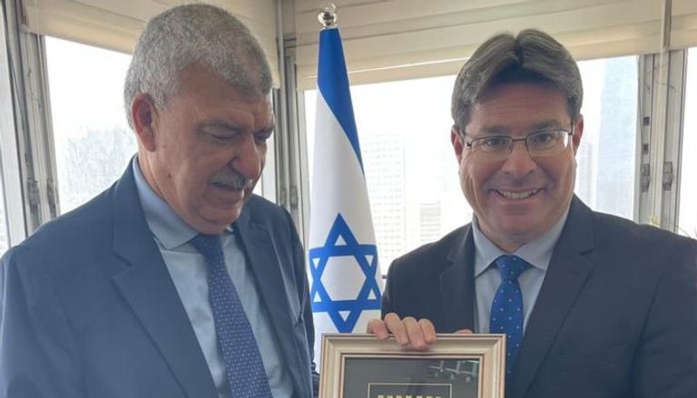 السفير المغربي المكلف ووزير التعاون الإقليمي الإسرائيلي