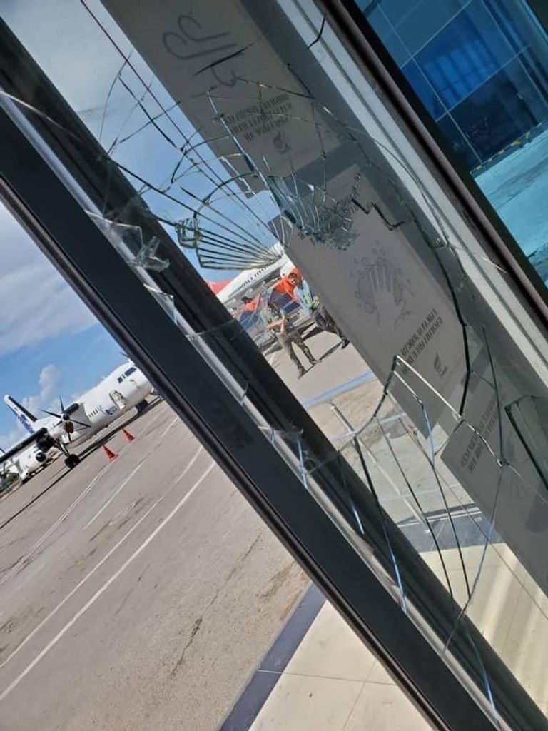 توقف العمل في قسم القادمين بالمطار إثر الاشتباكات