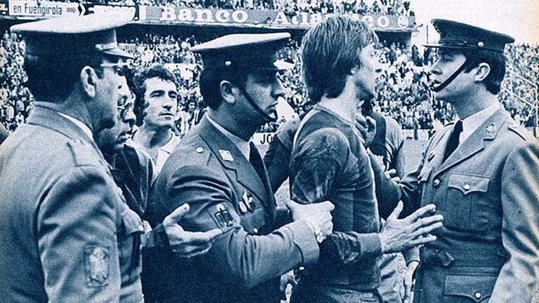 يوهان كرويف مع الشرطة