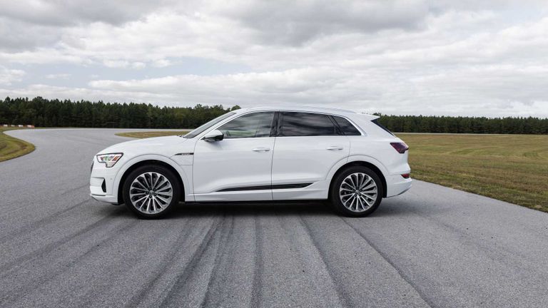 طراز Audi e-tron  طراز Mustang Mach-E