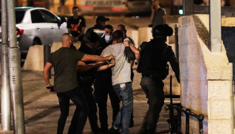 اعتقال فلسطيني خلال مواجهات في القدس