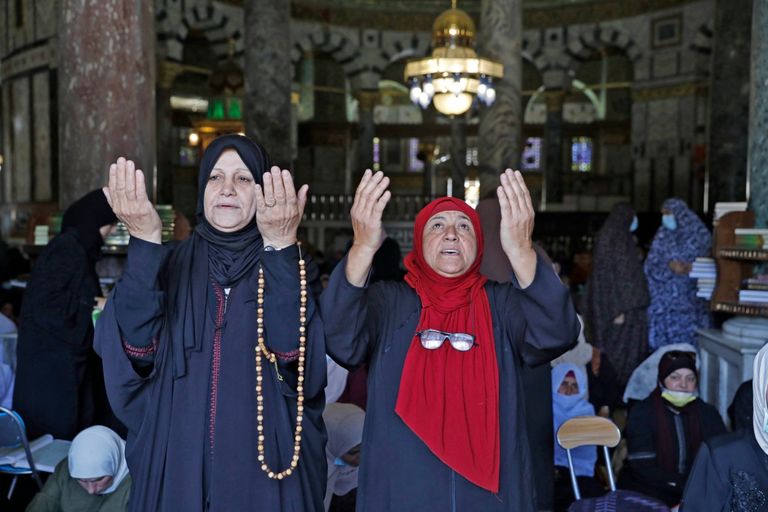 صلاة حاشدة في