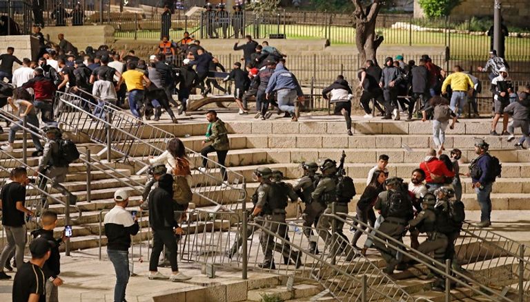 جانب من الاشتباكات - أ.ف.ب إطلاق صاروخ من غزة تجاه جنوب إسرائيل