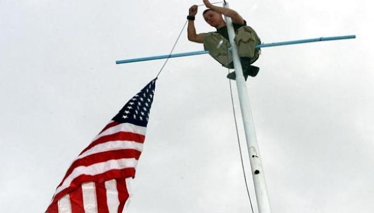 العلم الأمريكي داخل قاعدة عسكرية في أفغانستان - أ.ف.ب