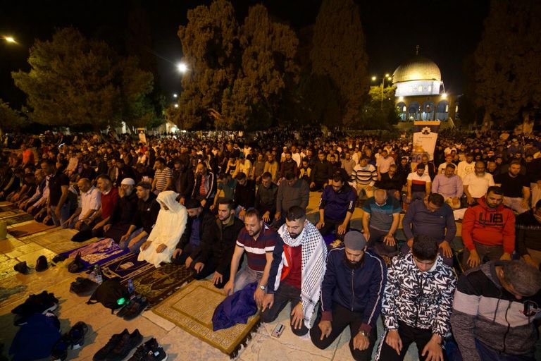 جانب من صلاة التراويح بالمسجد الأقصى الليلة