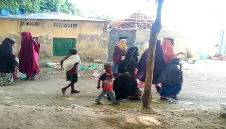 عائلات صومالية تفر من مقديشو جراء اشتباكات