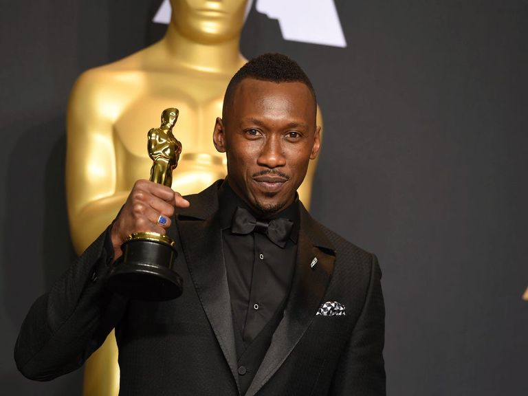 ماهيرشالا علي أول ممثل مسلم يفوز بجائزة الأوسكار