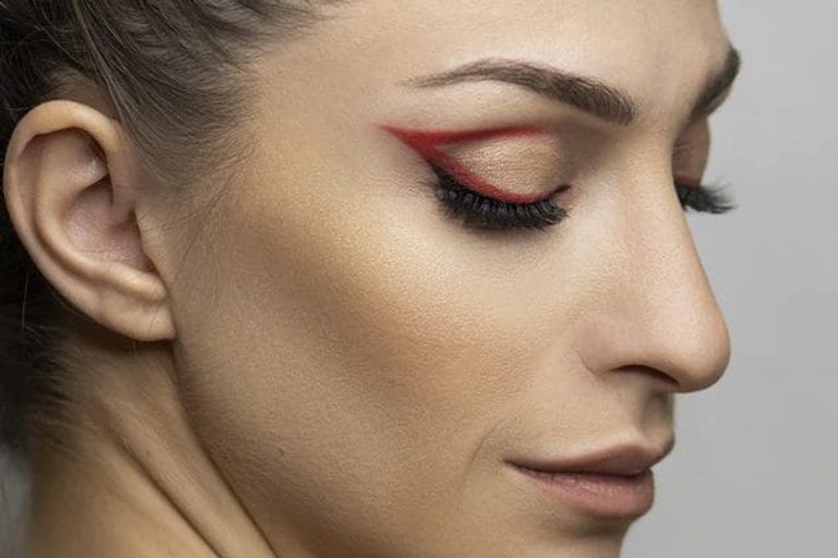 "الآيلاينر" مستحضر تجميلي يرجع تاريخه إلى الفراعنة