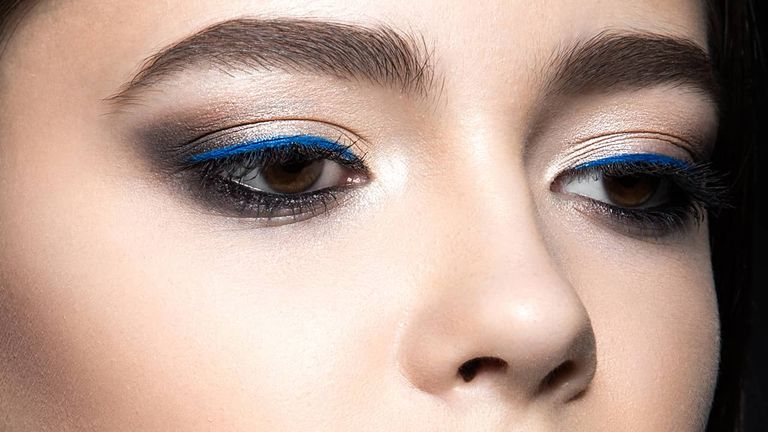 "الآيلاينر" مستحضر تجميلي يرجع تاريخه إلى الفراعنة