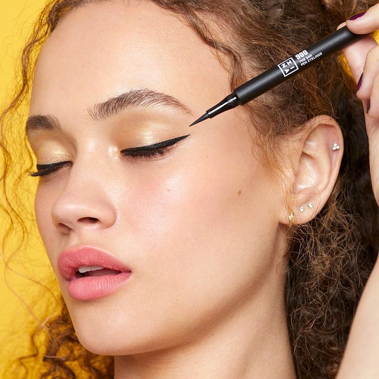 "الآيلاينر" مستحضر تجميلي يرجع تاريخه إلى الفراعنة