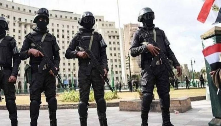 عناصر من الشرطة المصرية في قلب القاهرة - أرشيفية