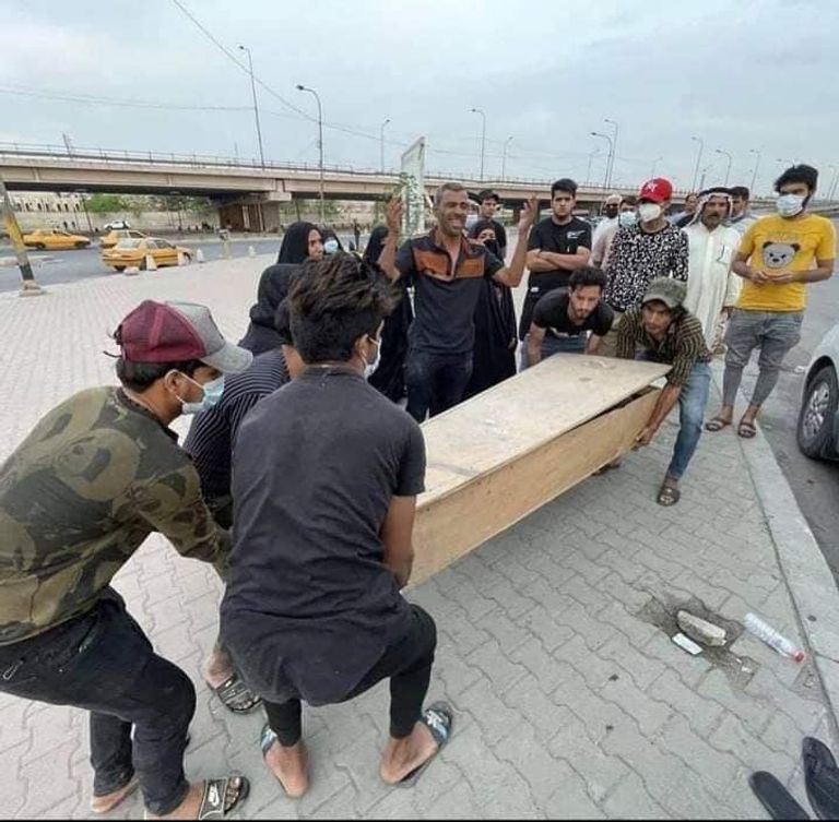 عائلة تتسلم ضحية قضت حرقا بمستشفى ابن الخطيب في بغداد