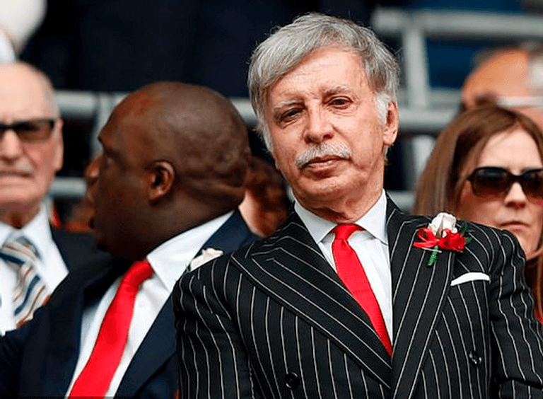 كرونكي مالك فريق أرسنال باتريك فييرا وتييري هنري ودينيس بيركامب