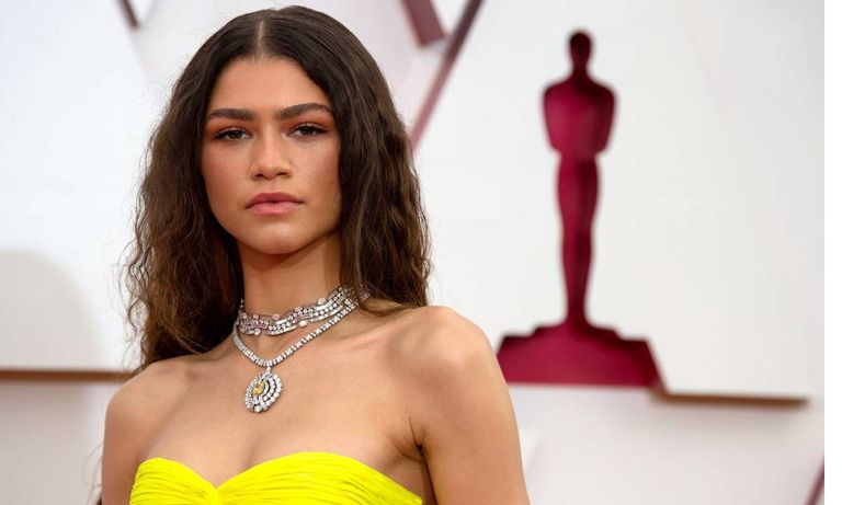 الممثلة الأمريكية زندايا الممثلة الأمريكية أماندا سيفريد خلال حفل أوسكار 2021