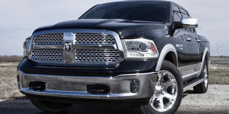 نسخة عام 2013، من شاحنة رام Ram 1500 نسخة عام 2015 شاحنة Ram 2500