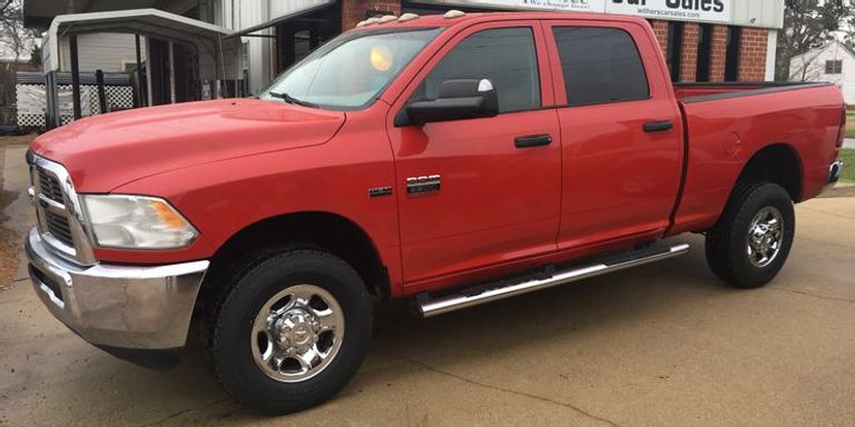 نسخة عام 2012، من شاحنة Ram 2500 نسخة عام 2015 شاحنة Ram 2500