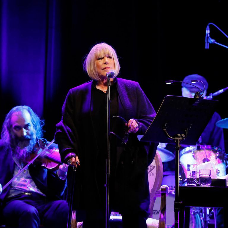 المغنية البريطانية ماريان فايثفل المغنية البريطانية ماريان فايثفل