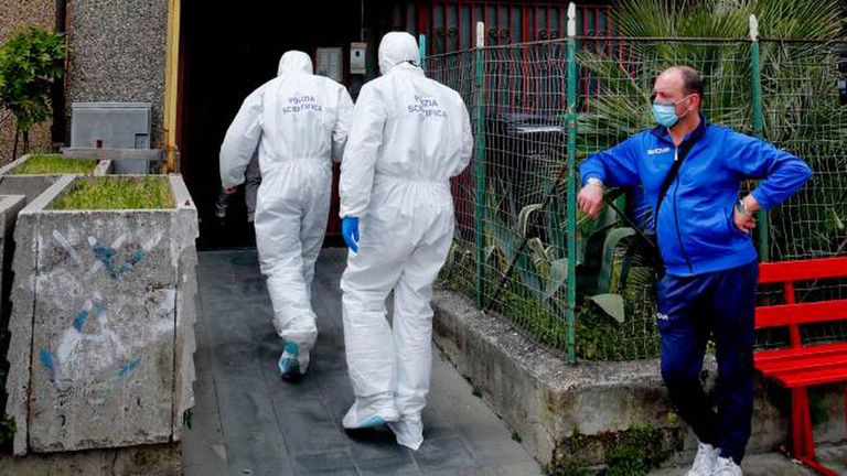 المبنى الذي ارتكبت فيه جريمة القتل بنابولي