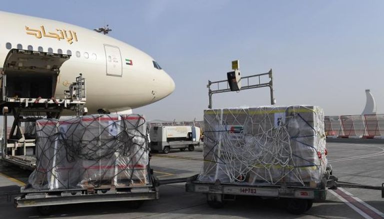 ‎الإمارات ترسل مساعدات غذائية إلى القمر المتحدة