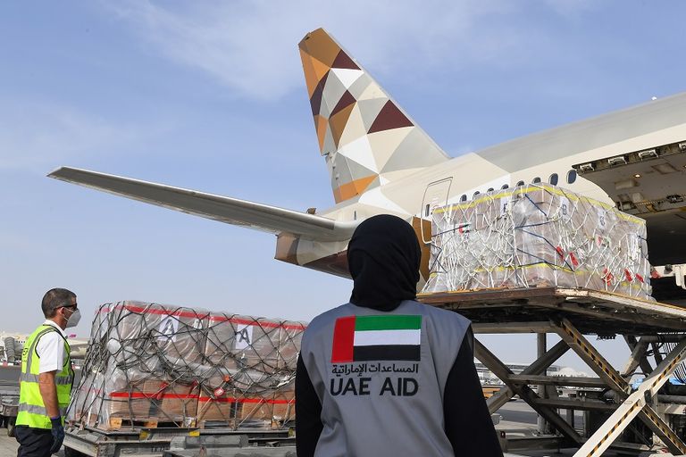 ‎الإمارات ترسل مساعدات غذائية إلى القمر المتحدة