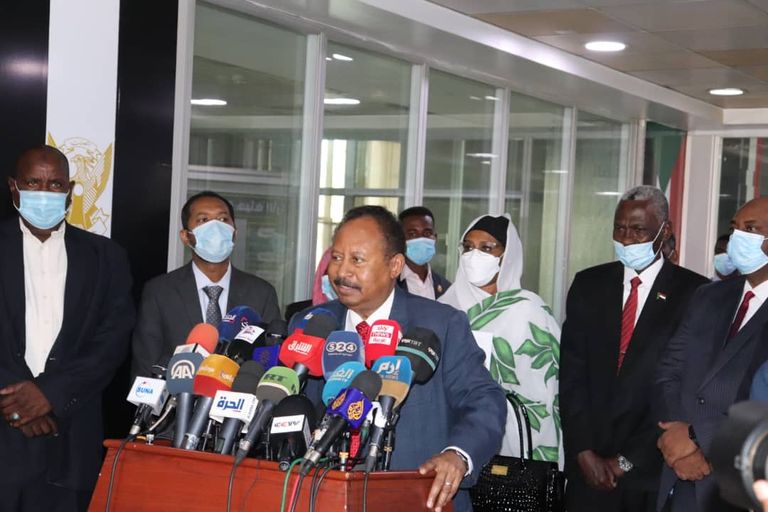 حمدوك خلال زيارة مقر قيادة الجيش السوداني