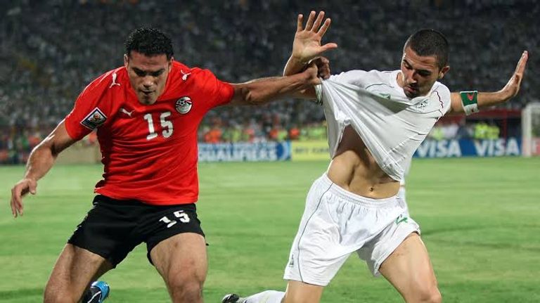 مواجهة سابقة بين مصر والجزائر جياني إنفانتينو رئيس الفيفا