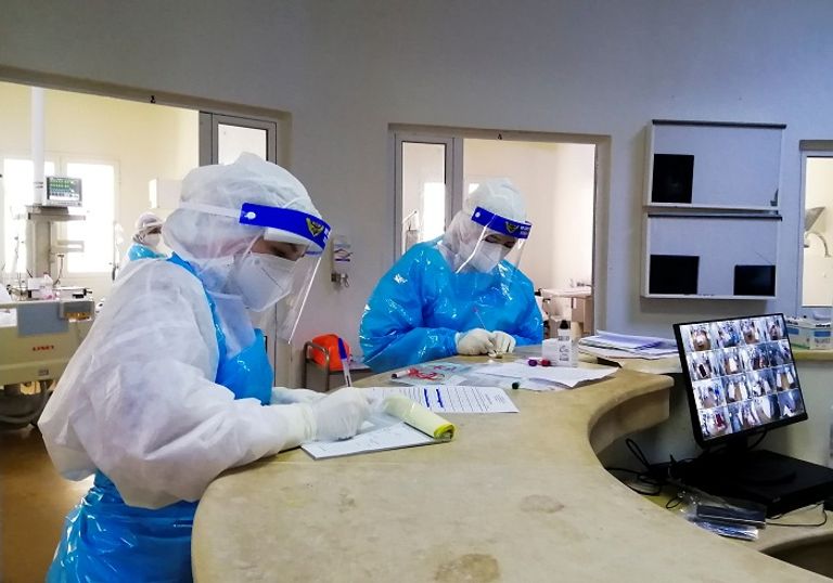 مستشفيات تونس تعاني تحت وطأة كورونا مستشفيات تونس تعاني تحت وطأة كورونا