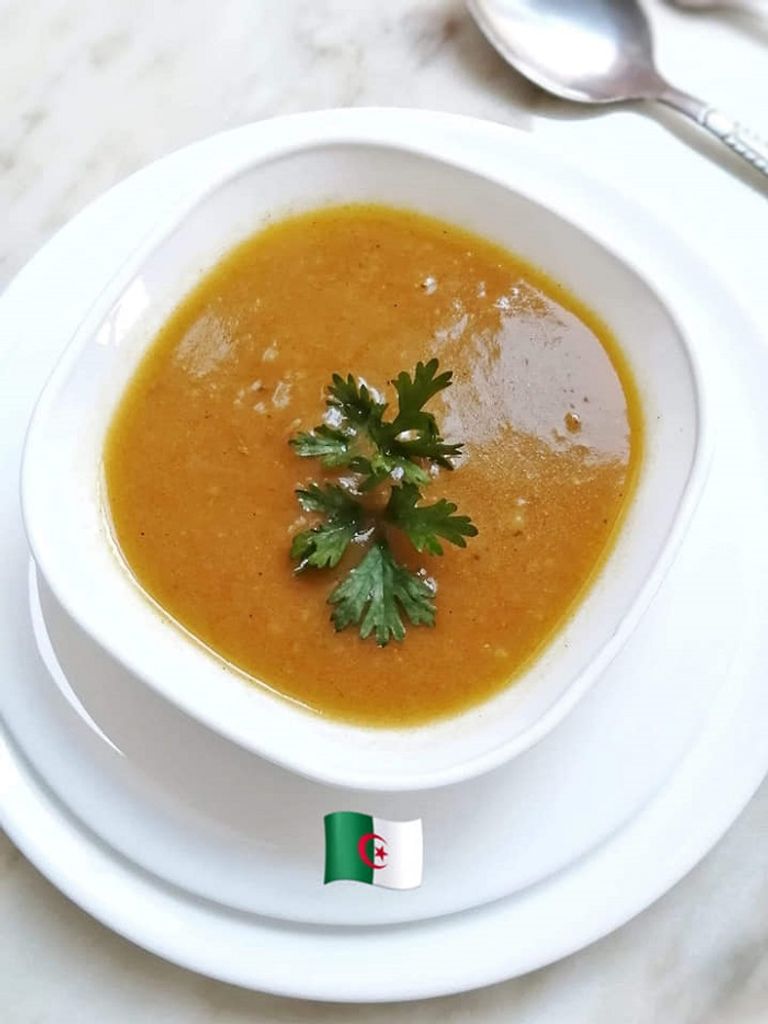 الحريرة سيدة الأطباق الرمضانية بمحافظات غرب الجزائر الحريرة سيدة الأطباق الرمضانية بمحافظات غرب الجزائر