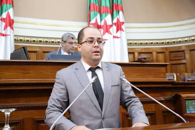 إبراهيم بومزار  وزير البريد الجزائري المقال