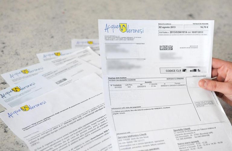 طلب الشرطة لنجله بسبب فواتير الكهرباء والغاز المرتفعة