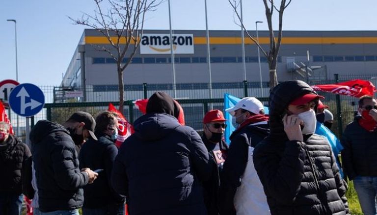 إضراب موظفي شركة أمازون في إيطاليا - رويترز