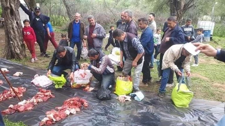 الوزيعة عادة التكافل الاجتماعي بتوزيع اللحوم في رمضان